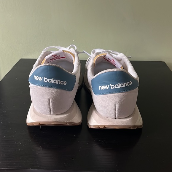 Men’s New Balance Sneakers - Picture 3 of 5